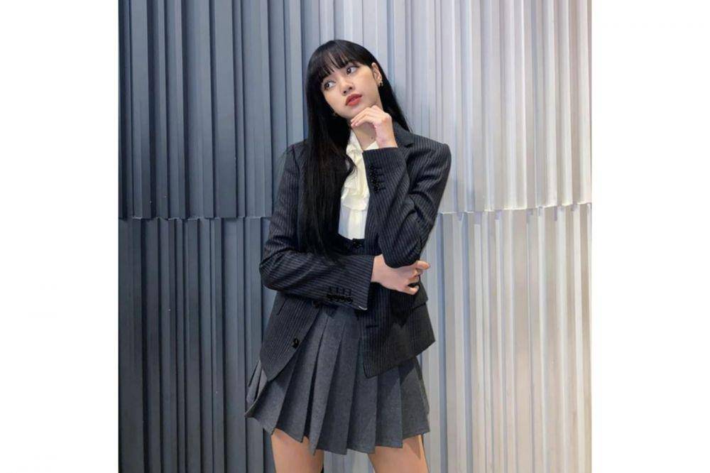 Lisa terlihat feminim (instagram.com/lalalalisa_,m)