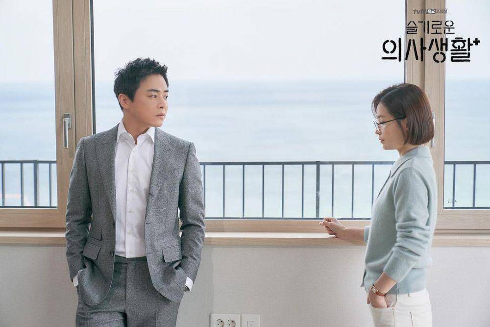 Jo Jung Suk dan Jeon Mi Do dalam drama Hospital Playlist (dok. tvN/Hospital Playlist)