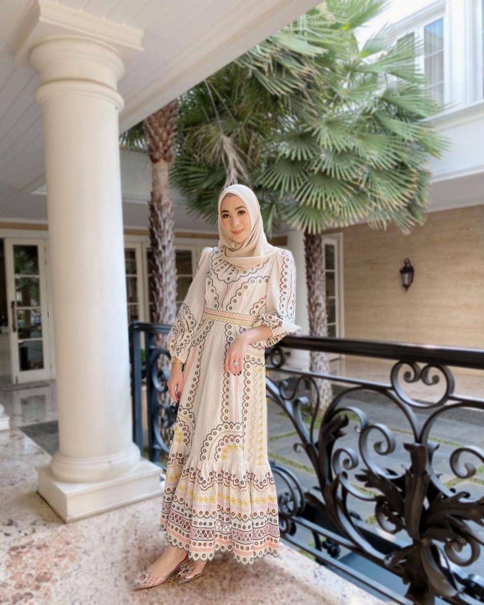 Outfit kondangan Erin Taulany. (instagram.com/erintaulany)