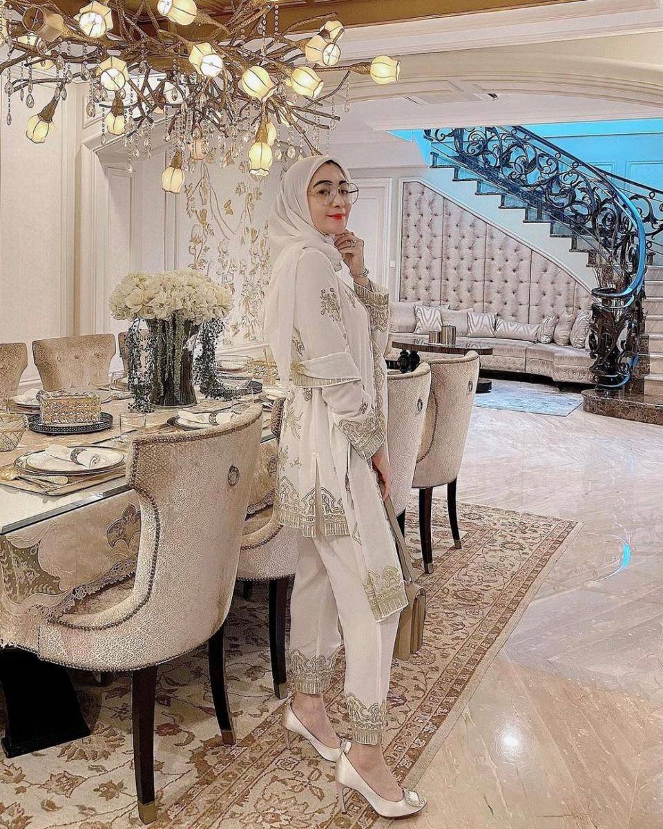 Outfit kondangan Erin Taulany. (instagram.com/erintaulany)