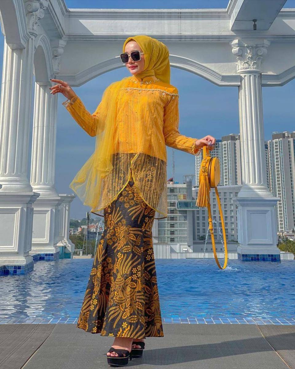 Kebaya Selebgram Nabila (instagram.com/_nbiilaa)