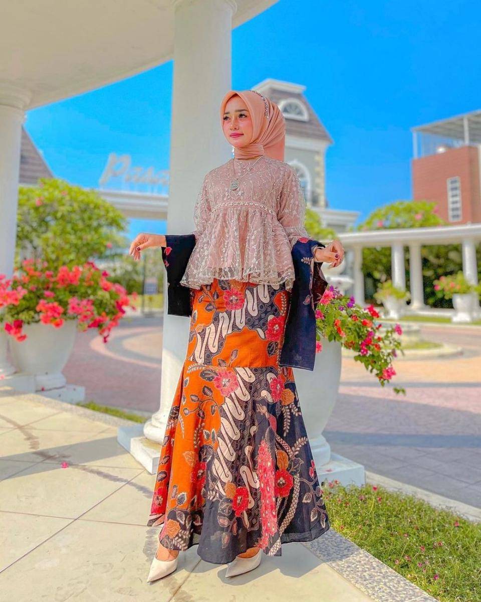 Kebaya Selebgram Nabila (instagram.com/nbillaa)