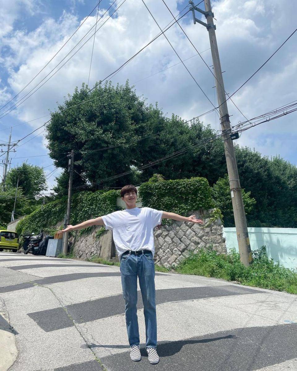 Kim Seon Ho (instagram.com/seonho__kim)