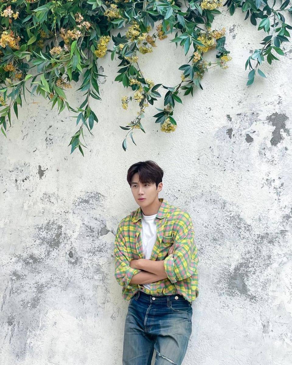 Kim Seon Ho (instagram.com/kimseonho_staff.diary)