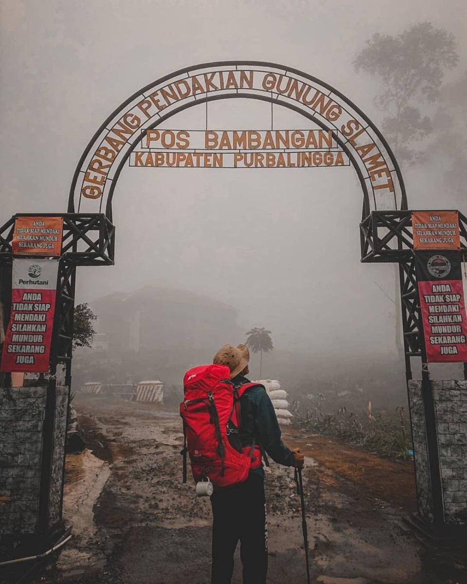 pos pendakian Gunung Slamet via Bambangan (instagram.com/sandy_saputra7)