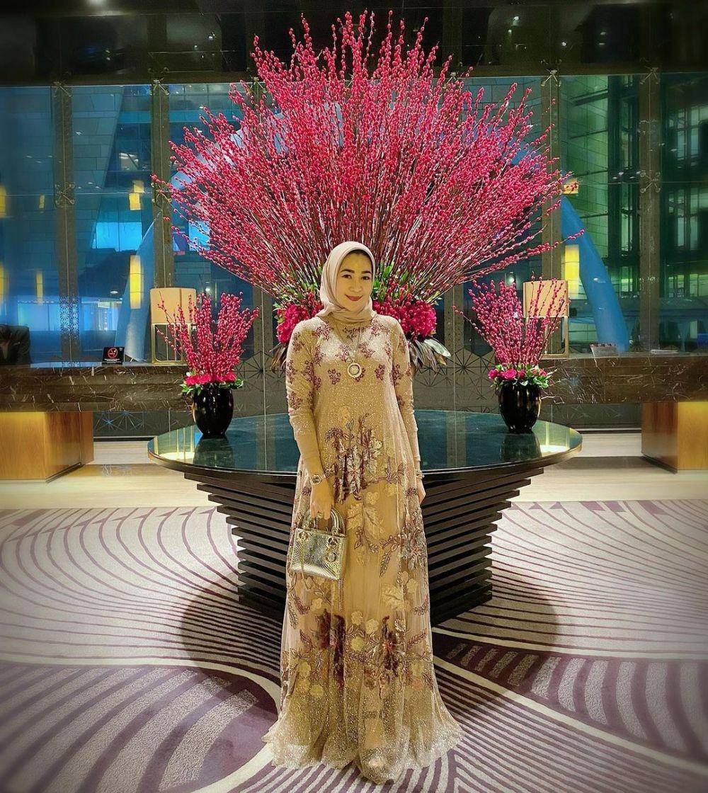Outfit kondangan Erin Taulany. (instagram.com/erintaulany)