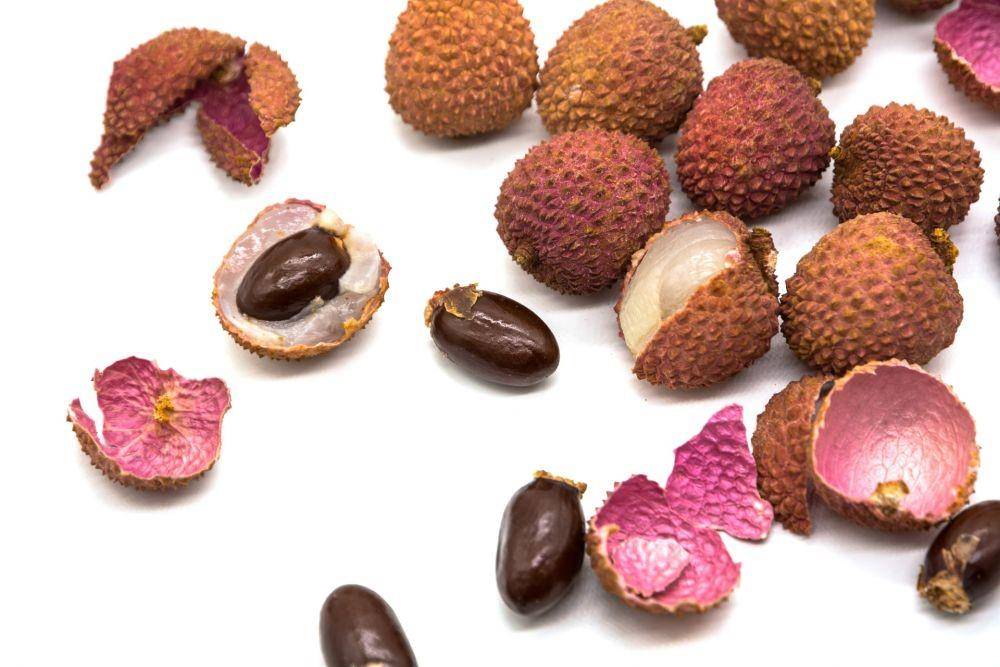 ilustrasi buah leci (unsplash.com/Bermix Studio)