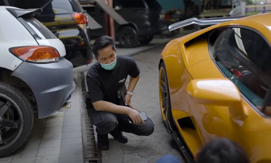 potret Doni Salmanan dengan mobilnya (youtube.com/channel/UCDSRakPePZzcLG2tNJ77-pA)