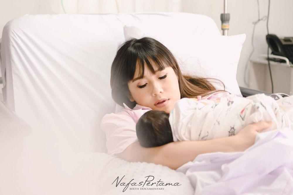10 Momen Cherly Juno Melahirkan Anak Kedua, Pas Tanggal Cantik!