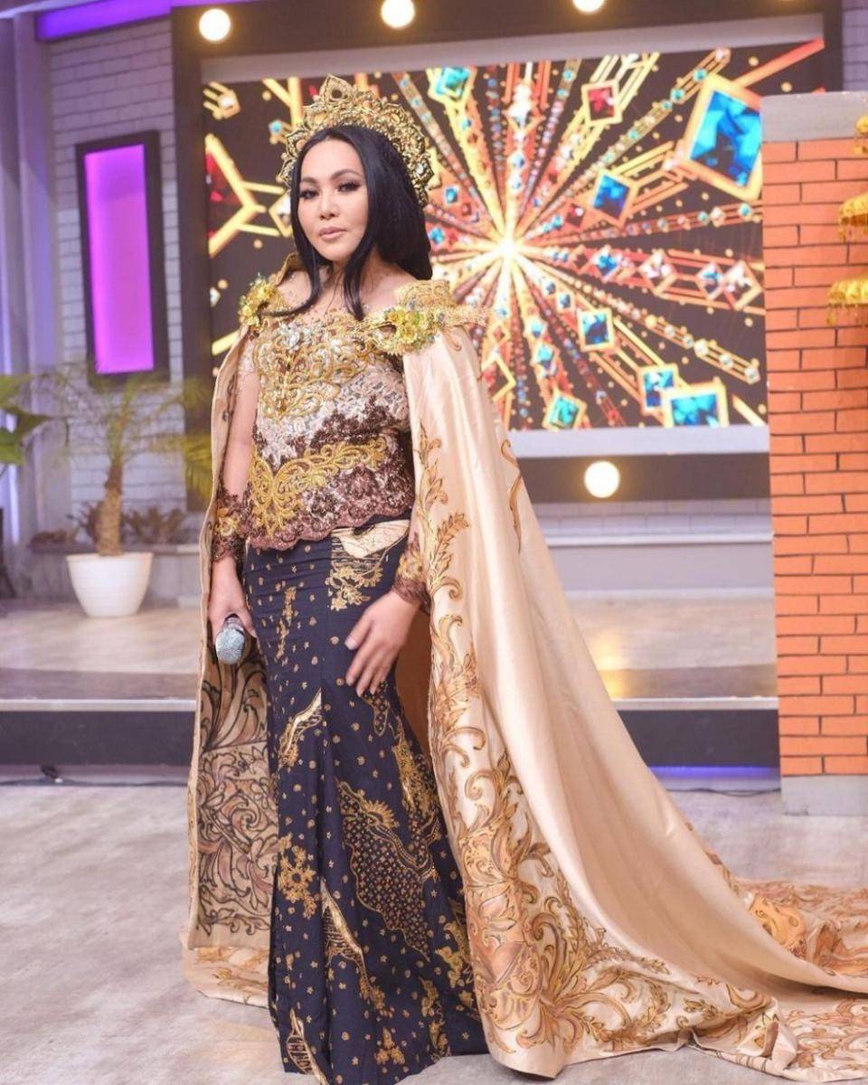 Kebaya Dewi Gita (instagram.com/dewigita01)