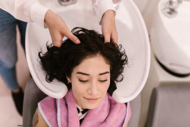 5 Vitamin yang Dibutuhkan Rambut Agar Tetap Sehat dan Berkilau