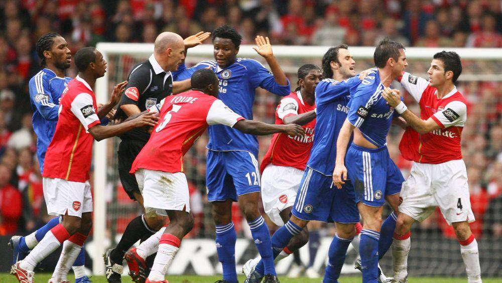 potret pertengkaran pemain Arsenal dan Chelsea pada 2007 (skysports.com)