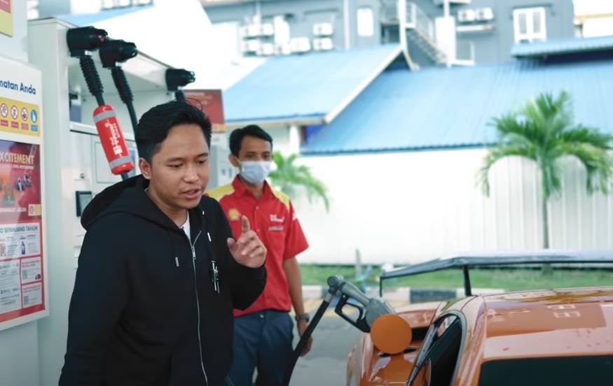 potret Doni Salmanan dengan mobilnya (youtube.com/channel/UCDSRakPePZzcLG2tNJ77-pA)