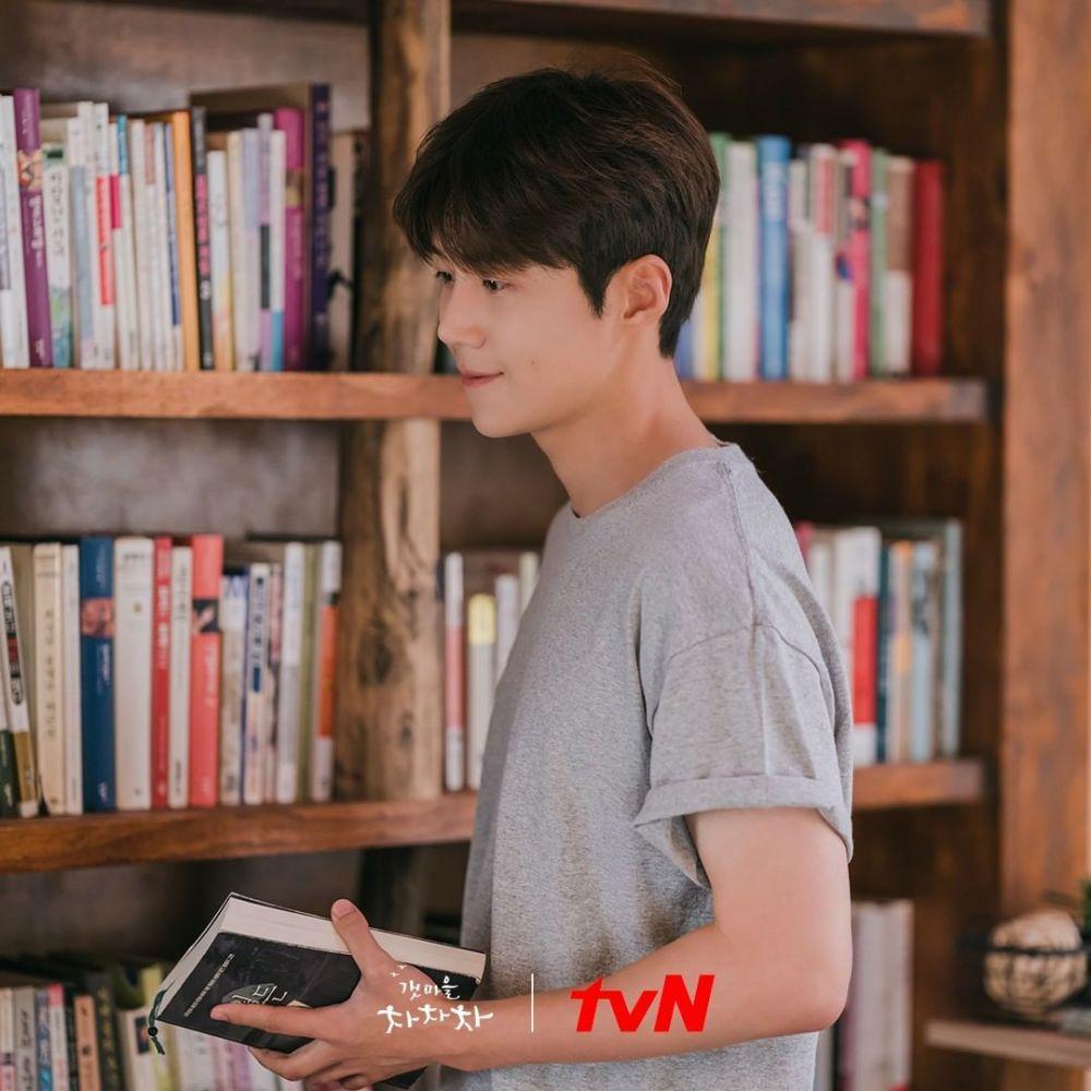 Kim Seon Ho di drama Hometown Cha-Cha-Cha (instagram.com/tvn_drama)