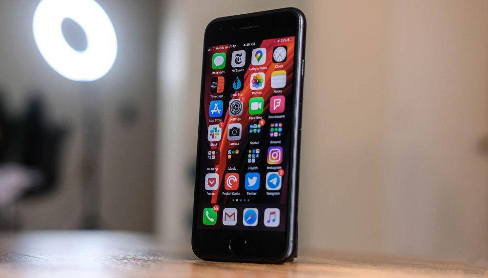 iPhone SE 2020 (engadget.com)