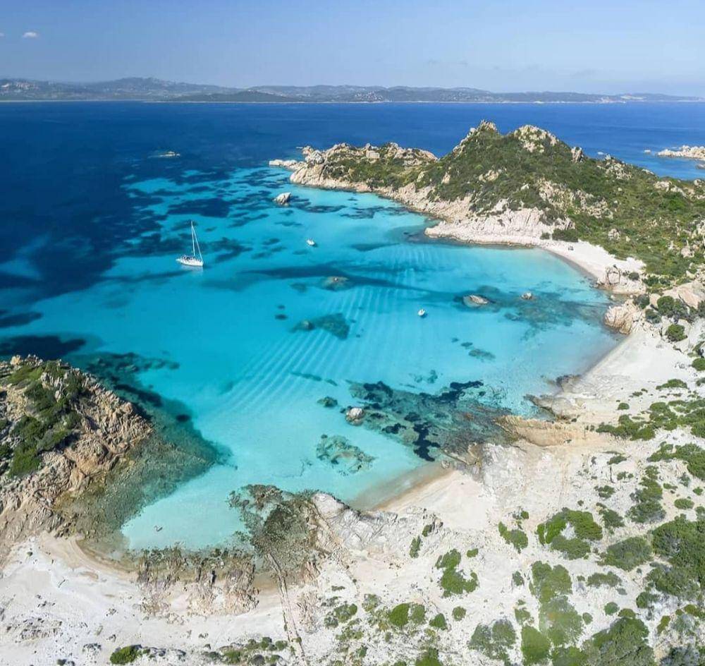 keindahan Cala Mariolu (instagram.com/beachmirror)