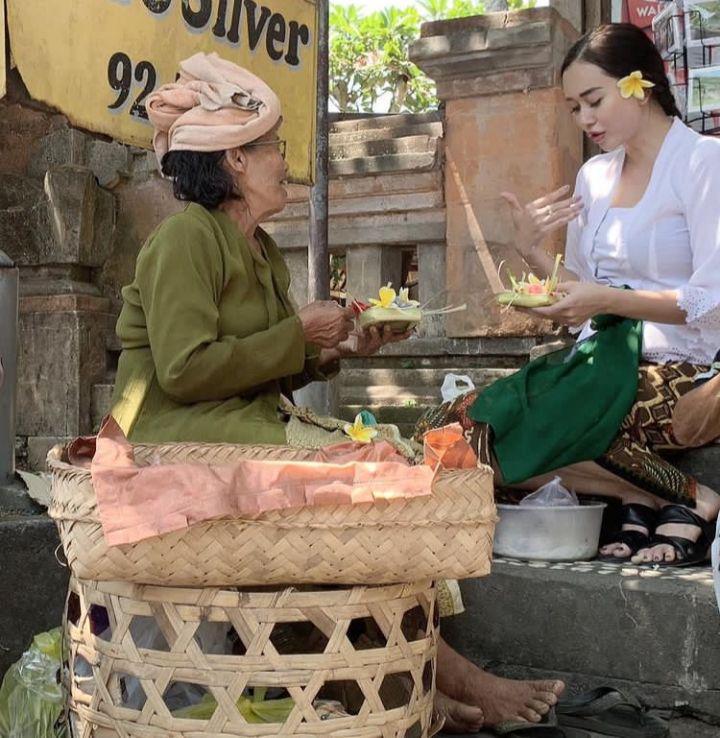 Aura Kasih (instagram.com/aurakasih)