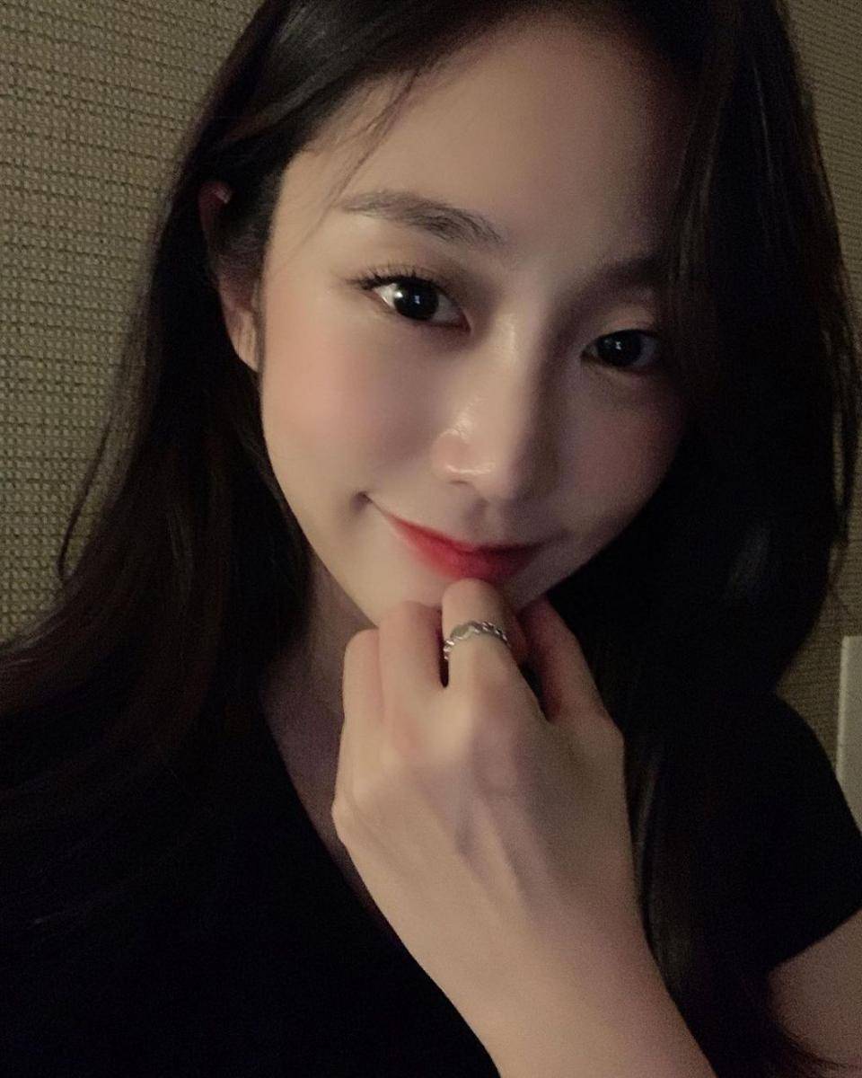 Jisoo LOVELYZ (instagram.com/jeezepizza)
