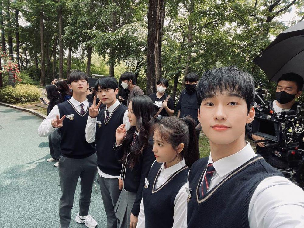 Tamat, 9 Keakraban Pemain Web Drama Blue Birthday saat di Balik Layar
