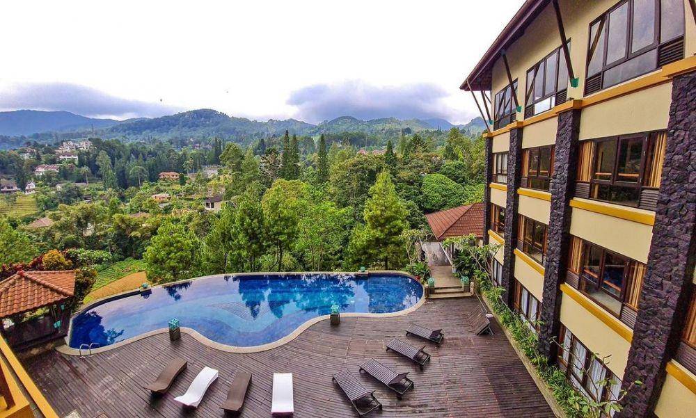 The Grand Hill Hotel (instagram.com/thegrandhillhotel)