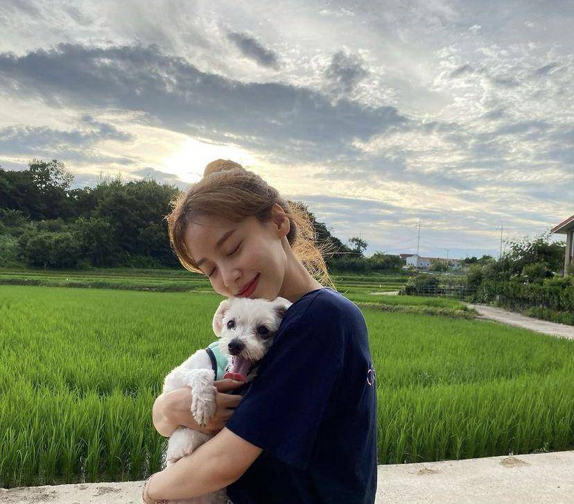 Hong Ji Hee (instagram.com/memories_of_jh)