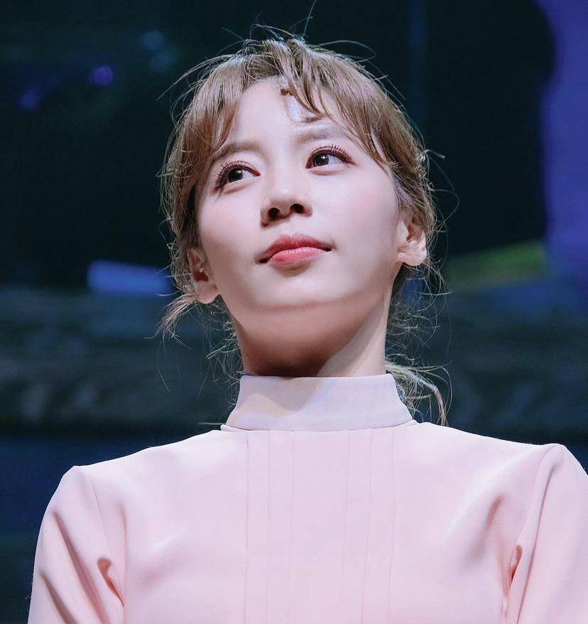 Hong Ji Hee (instagram.com/memories_of_jh)