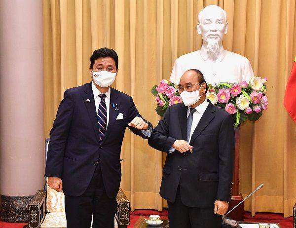 Pertemuan antara Menteri Pertahanan Jepang, Nobuo Kishi, dengan Menteri Pertahanan Vietnam, Phan Van Giang, di Hanoi, Vietnam, pada hari Sabtu, 11 September 2021, waktu setempat. (Twitter.com/ModJapan_en)