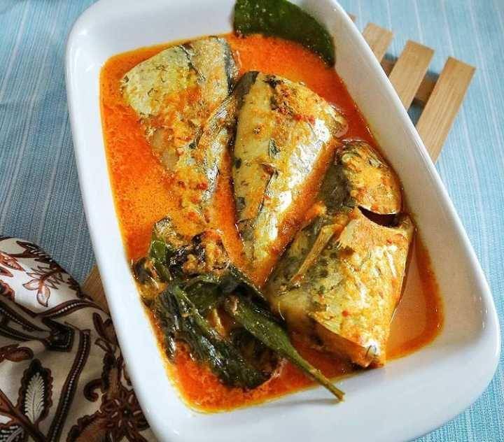 Gulai ikan tenggiri (instagram.com/hobimasak.id)