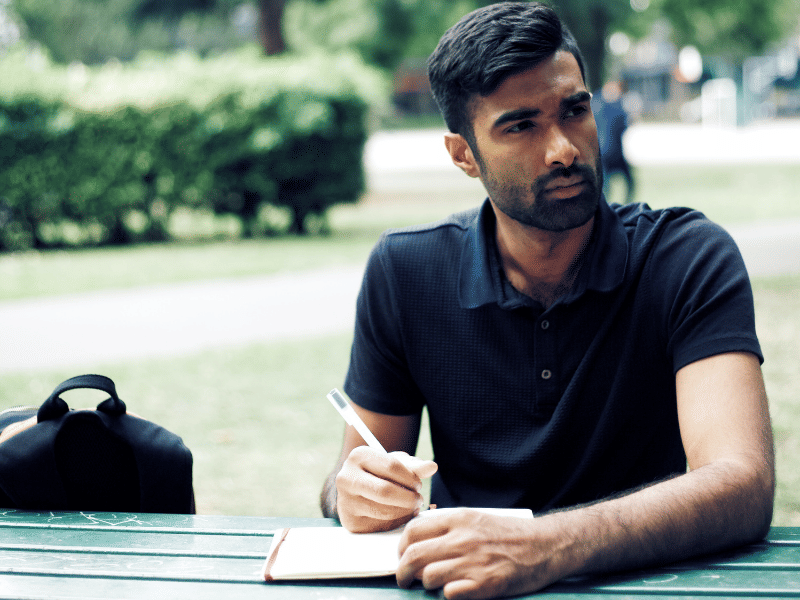 ilustrasi seseorang sedang berpikir (pexels.com/ Mehrad Vosoughi)