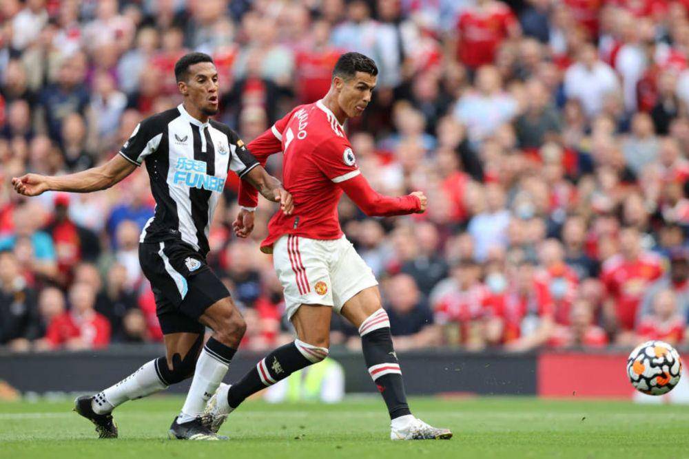 aksi Ronaldo saat debut keduanya di Manchester United (90min.com)