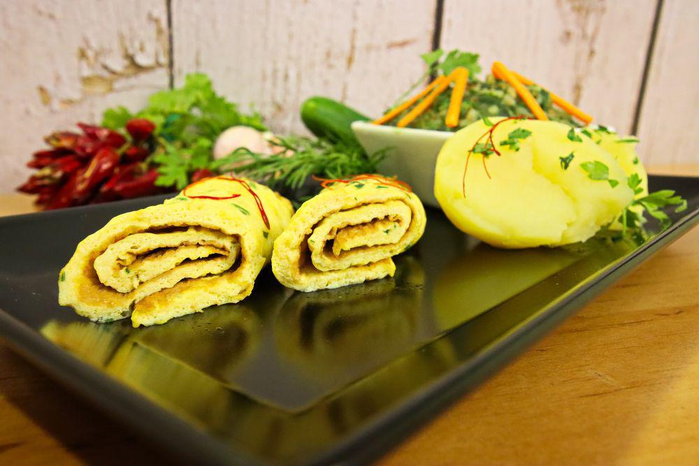 5 Sajian dengan Telur Dadar Gulung yang Bisa Bikin Makan Terus