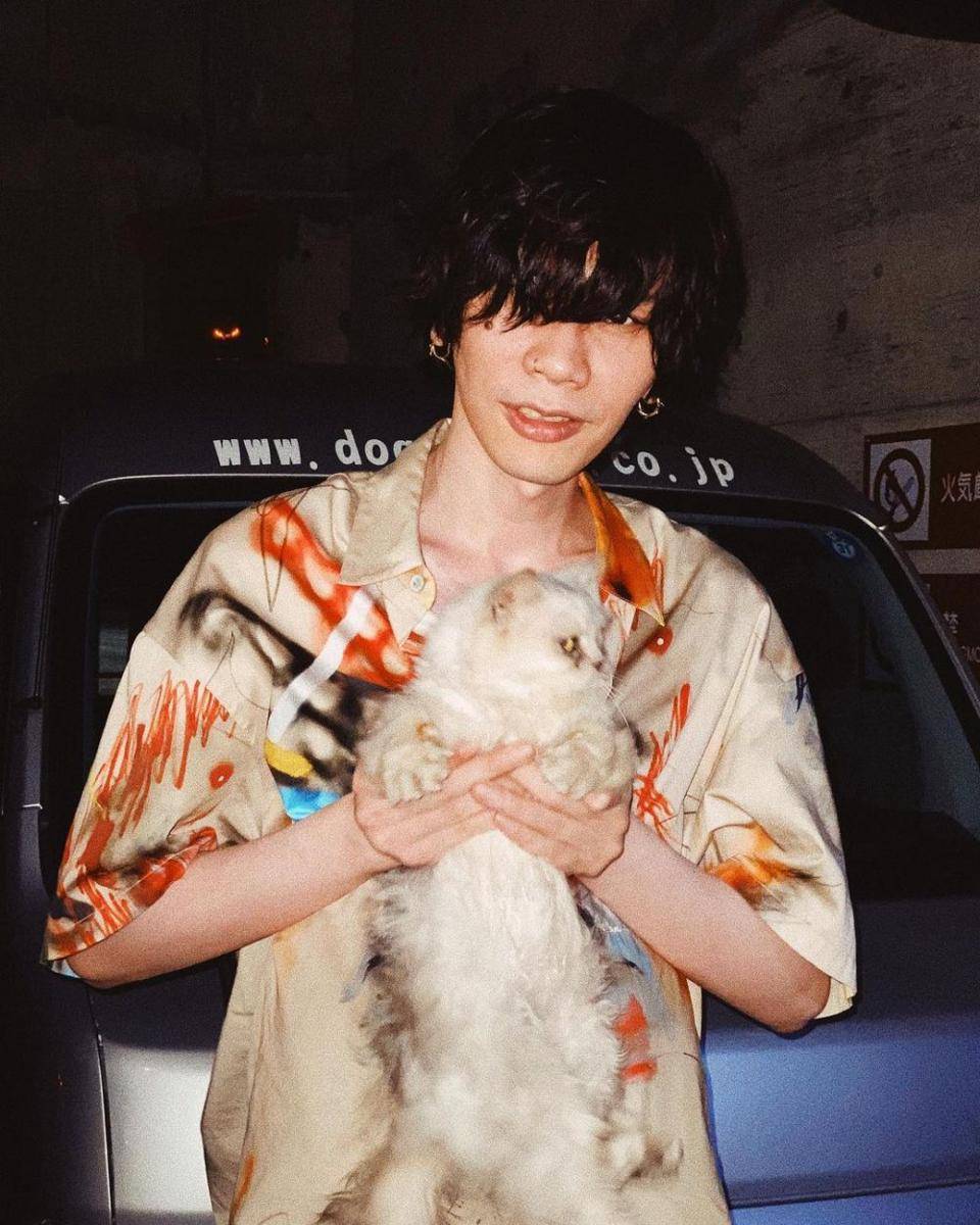 potret Kenshi bersama kucing (Instagram.com/@hachi_08)