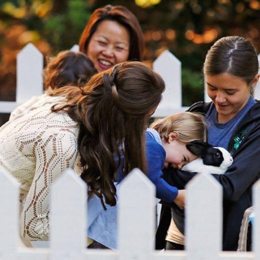 Princess Charlotte dan keluarga mengunjungi Military Children's Party, Kanada 2016 (instagram.com/dukeandduchesssofcambridge)