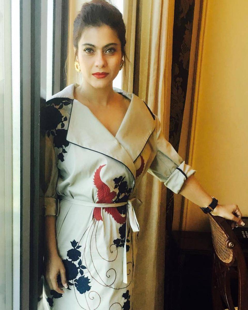 Style Simpel nan Berkelas ala Kajol (instagram.com/kajol)
