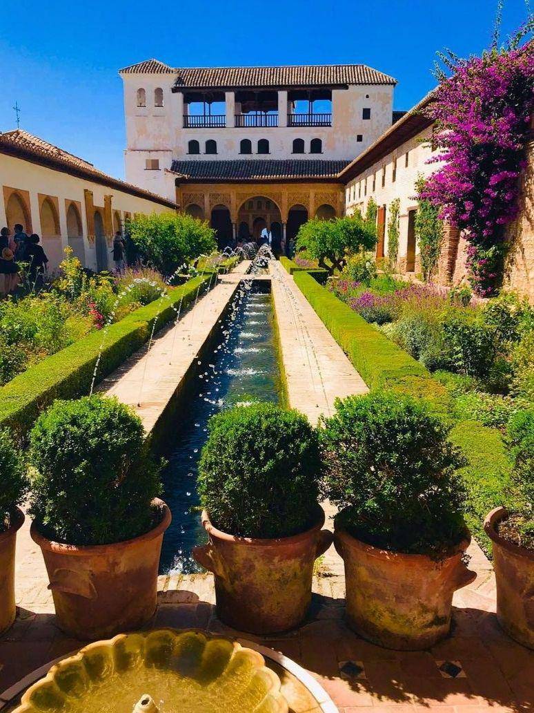Generalife Garden (instagram.com/thereal.ananya)