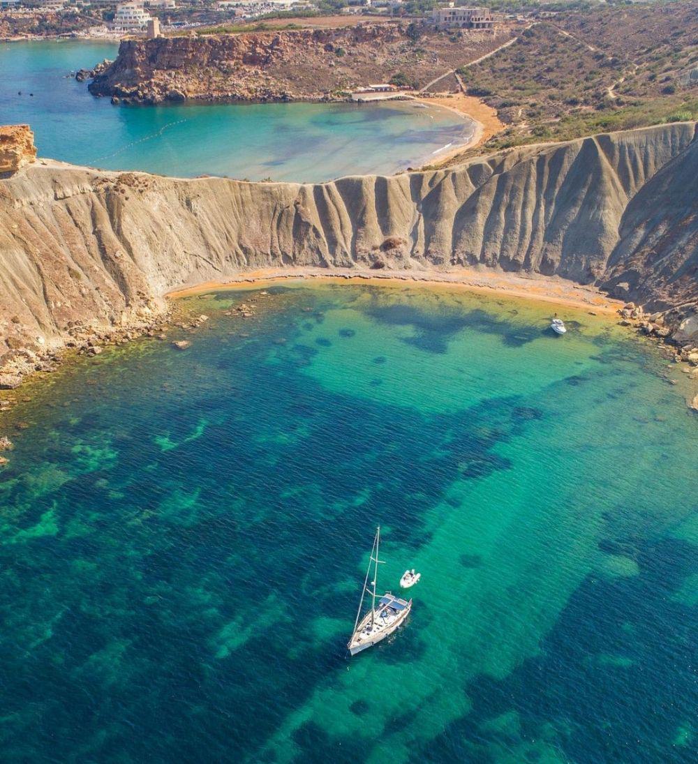 Gnejna Bay (instagram.com/micagius)