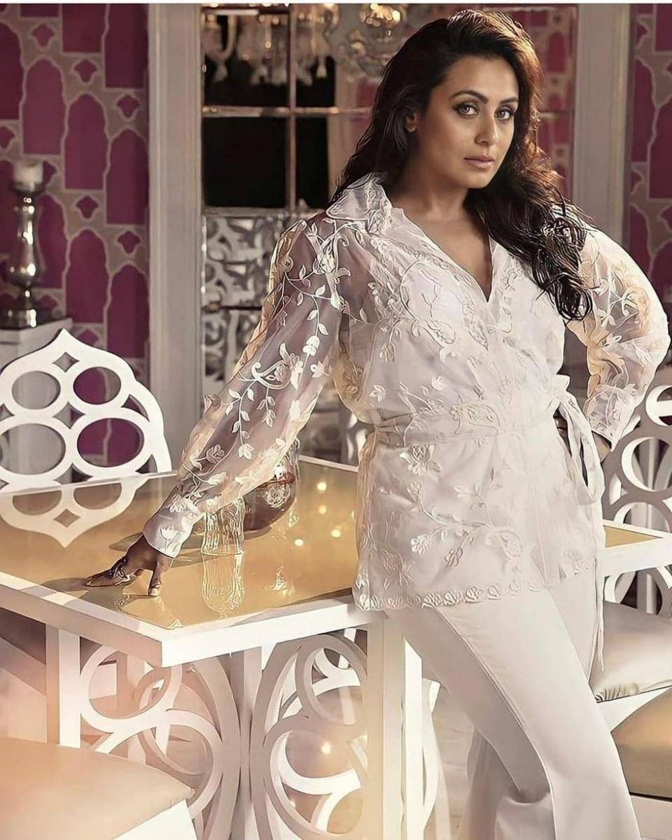 Gaya Kondangan Rani Mukerji (instagram.com/ranimukherjee_officiall)