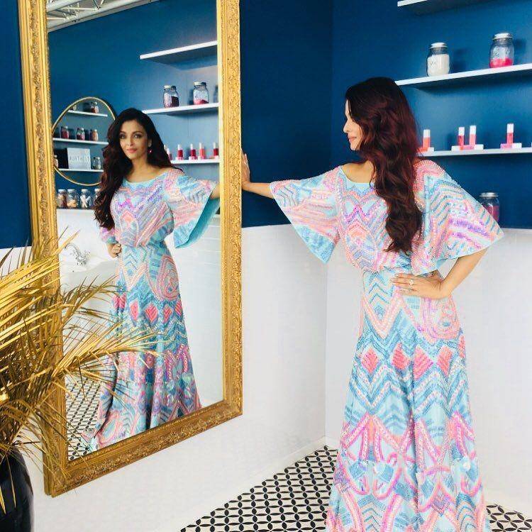 Style Glamor Aishwarya Rai (instagram.com/aishwaryaraibachchan_arb)