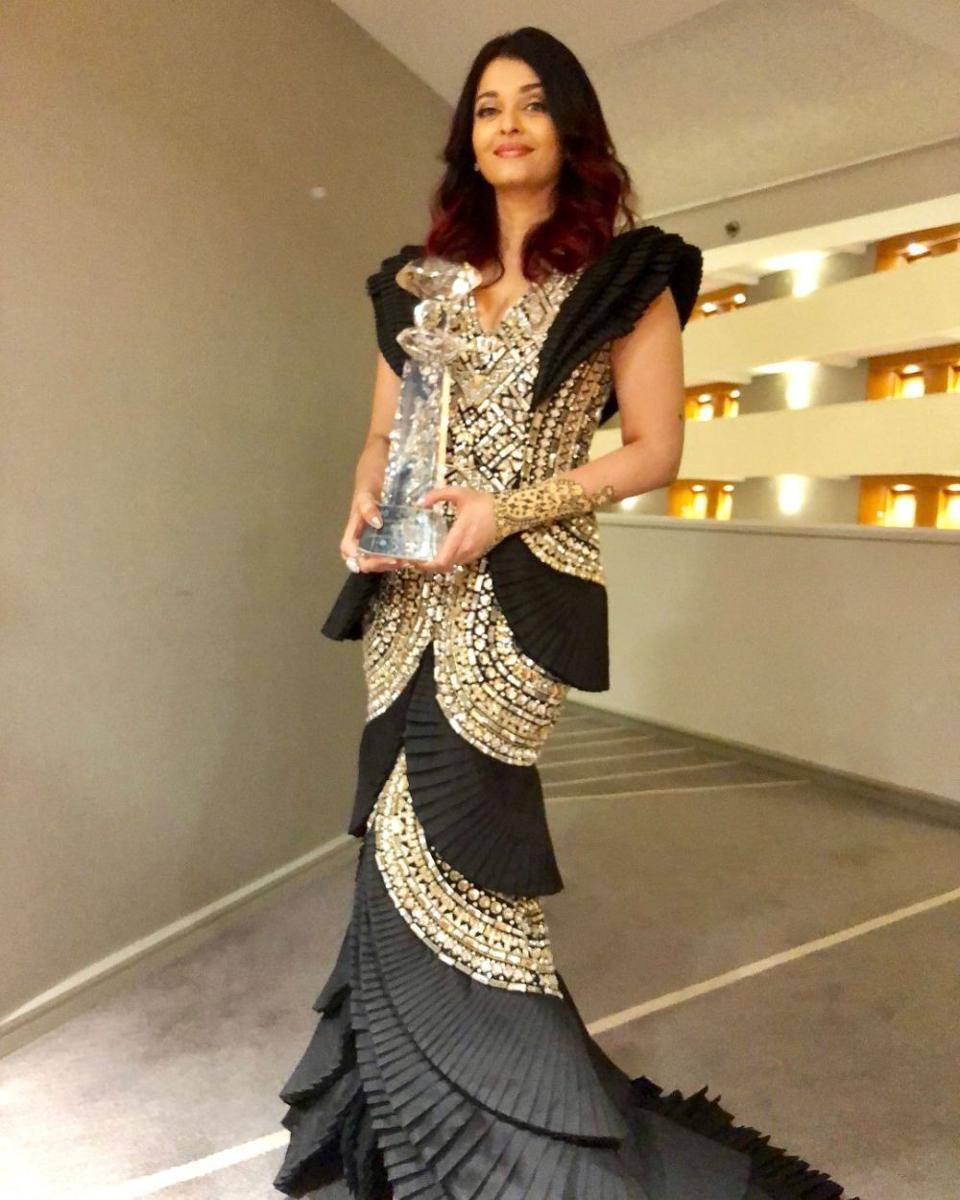 Style Glamor Aishwarya Rai (instagram.com/ aishwaryaraibachchan_arb)
