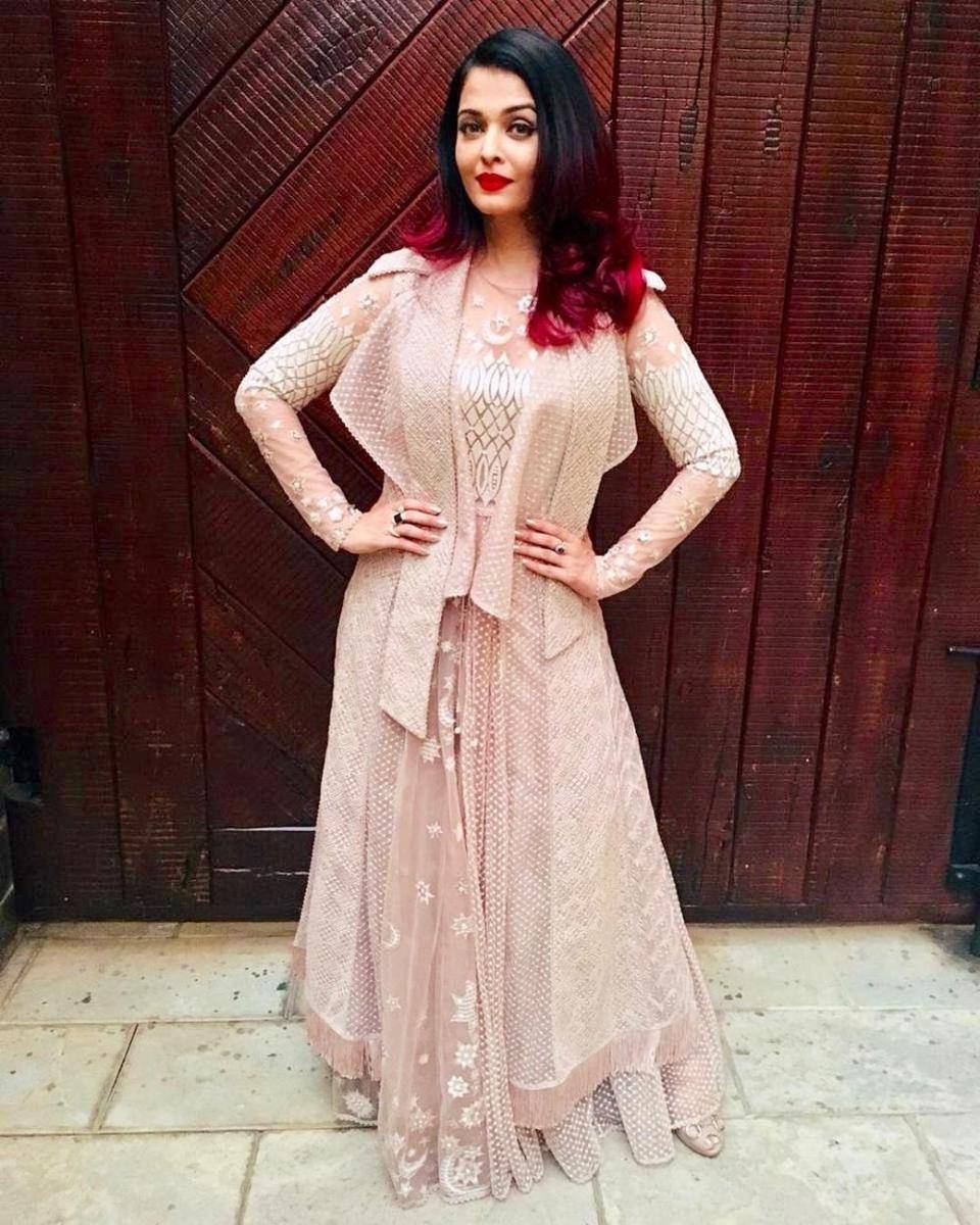 Style Glamor Aishwarya Rai (instagram.com/aishwaryaraibachchan_arb)