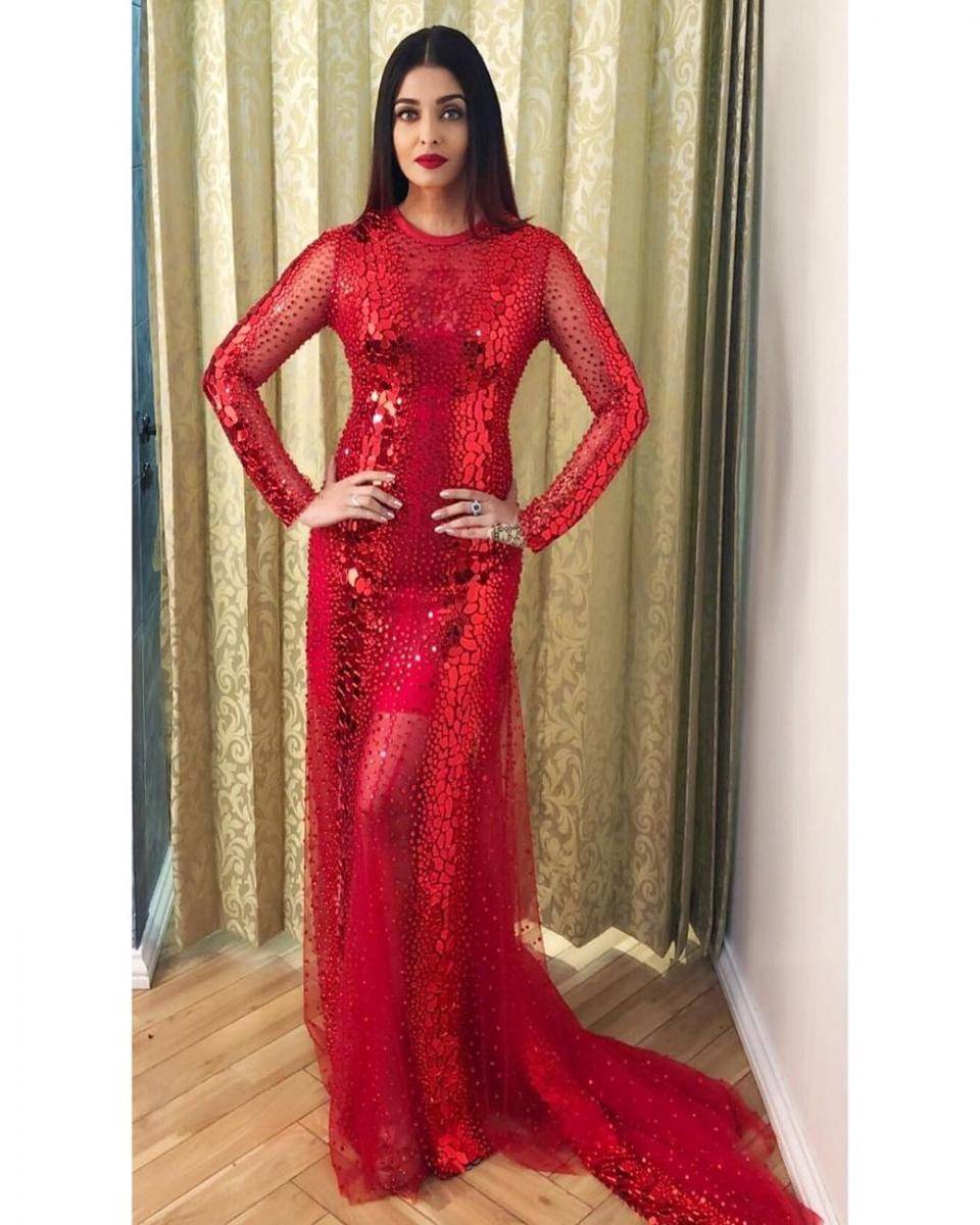 Style Glamor Aishwarya Rai (instagram.com/aishwaryaraibachchan_arb)
