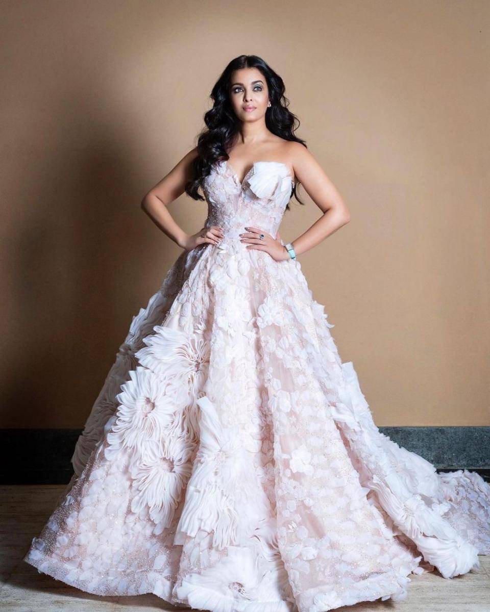 Style Glamor Aishwarya Rai (instagram.com/aishwaryaraibachchan_arb)
