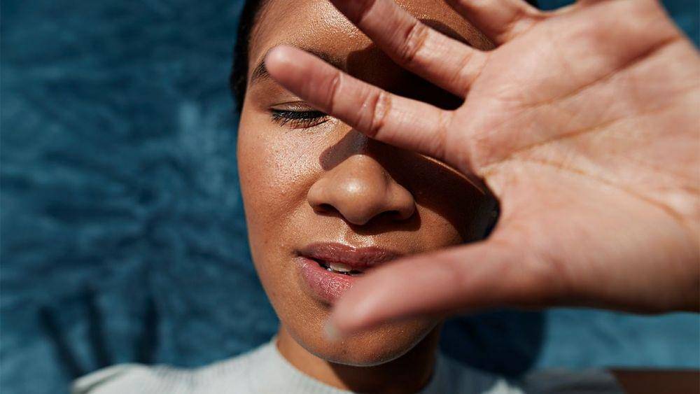 ilustrasi mata sensitif terhadap cahaya (everydayhealth.com)