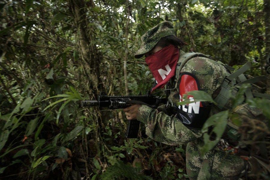 Anggota kelompok pemberontak ELN di Kolombia. (twitter.com/milou1st)