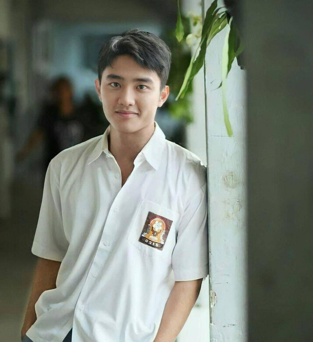 foto editan aktor dan idol Korea, D.O EXO (twitter.com/Kpop Squad Media)