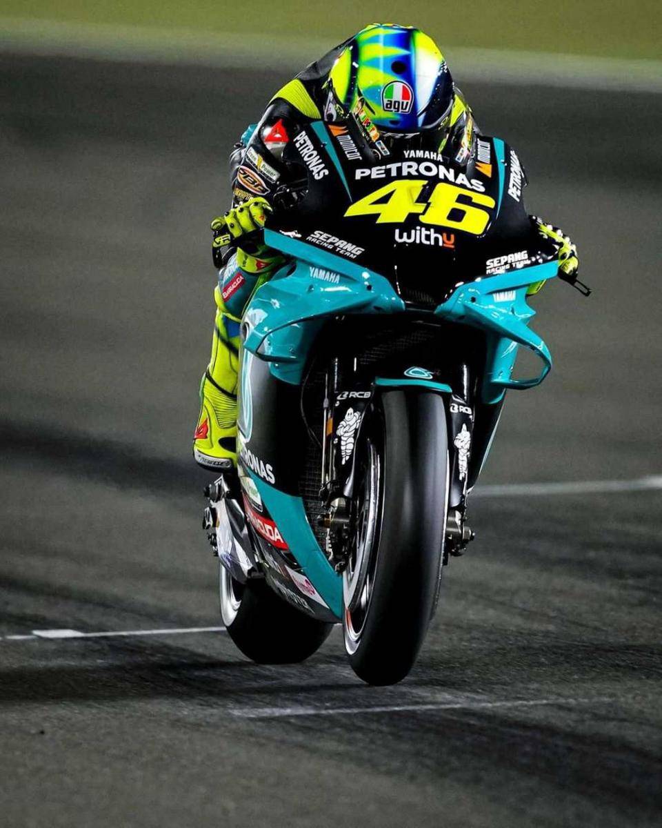 Rossi mengendarai motor balap (instagram.com/valeyellow46)
