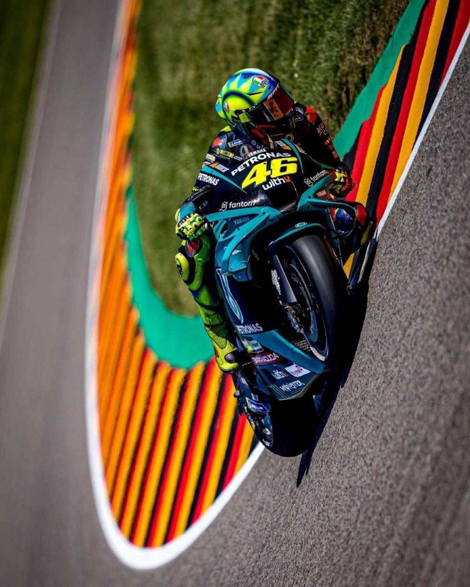 Rossi saat menikung di sirkuit (instagram.com/valeyellow46)