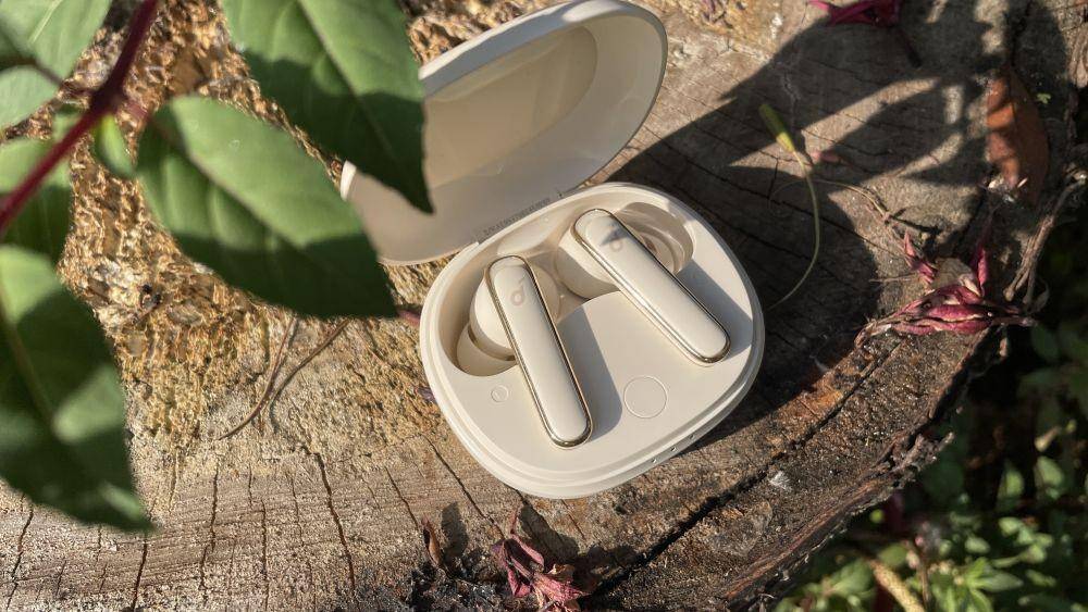 Anker Soundcore Life P3 (laptopmag.com)