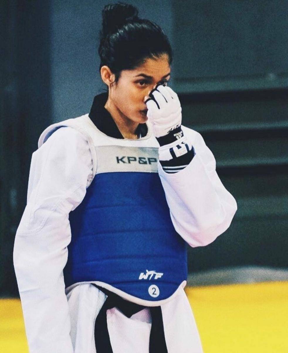 Aghniny Haque (instagram.com/aghninyhaque)