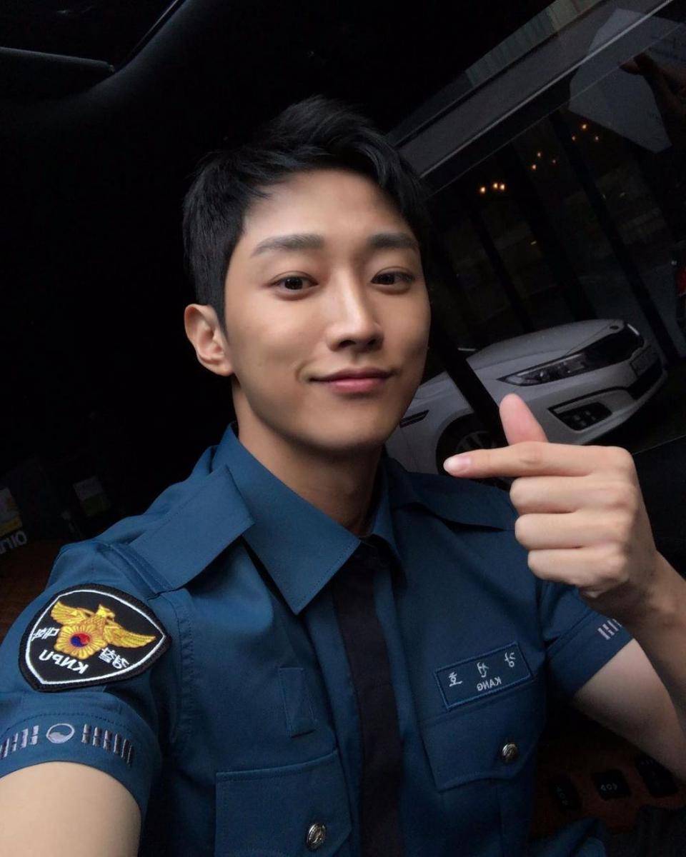 Jung Jinyoung (Instagram.com/jinyoung0423)